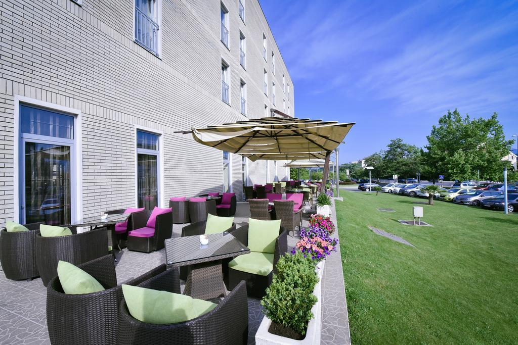 City Hotel Podgoriţa Exterior foto