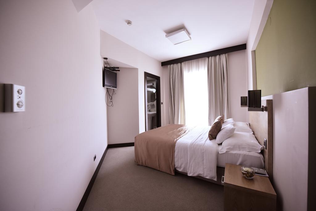 City Hotel Podgoriţa Cameră foto