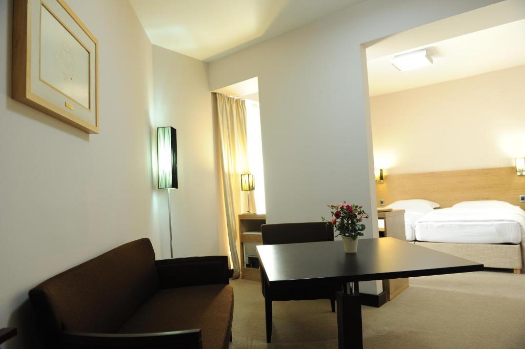 City Hotel Podgoriţa Cameră foto