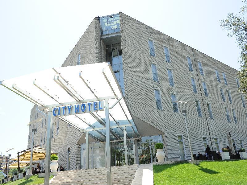 City Hotel Podgoriţa Exterior foto