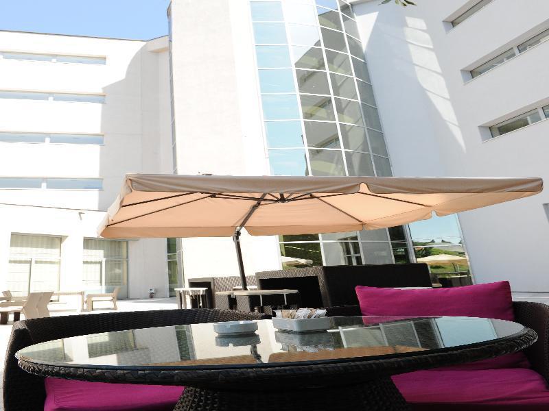 City Hotel Podgoriţa Exterior foto